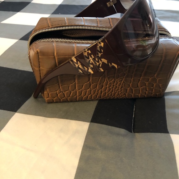 MK2191 PERRY STREET Sunglasses - Michael Kors Authorized  Michael Kors sunglasses 🕶️
